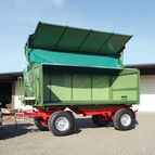 Komplett nach oben öffnende Seitenwand, vom Führerhaus bedienbar